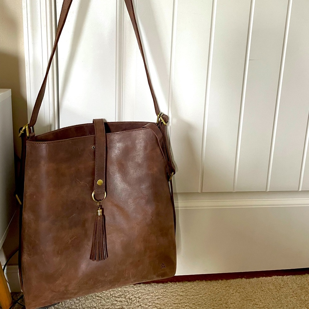 Elevate People Leather Slingback Bag